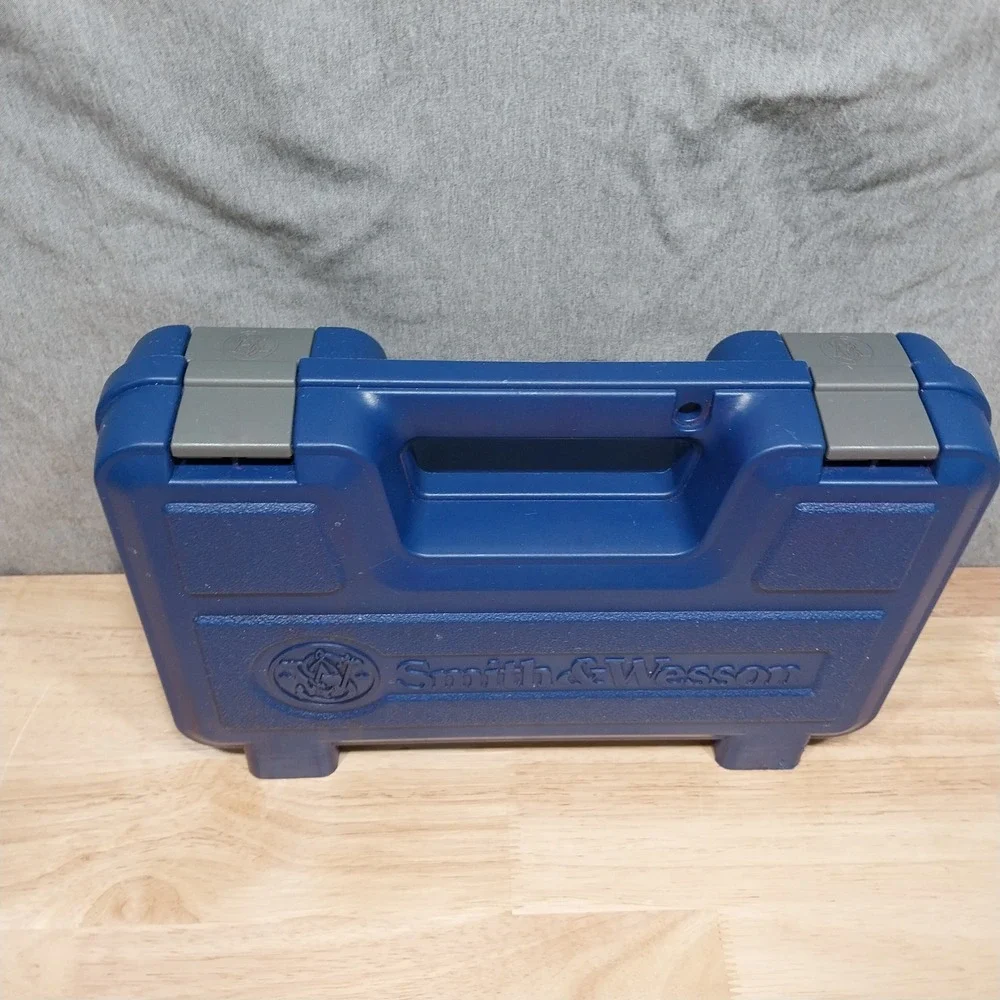 Smith & Wesson Mens Pistol Case Hard Shell Foam Lined Blue